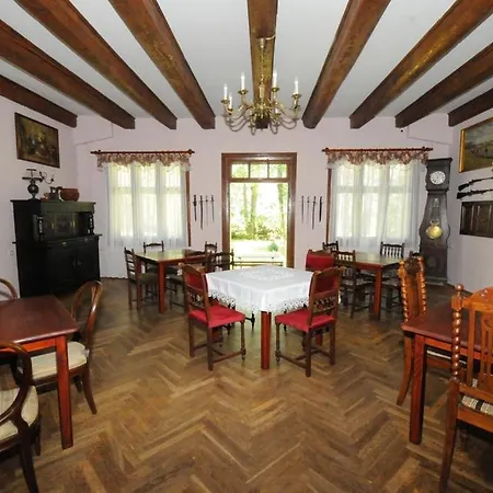 Dwor Feillow Farm stay *